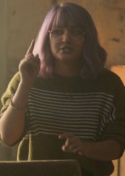 Ariela Barer photo