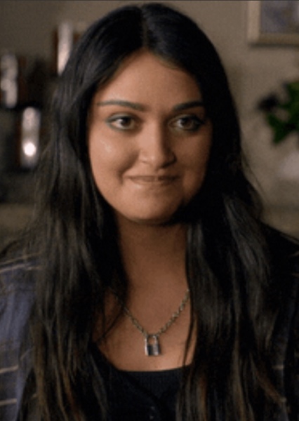 Ariela Barer photo