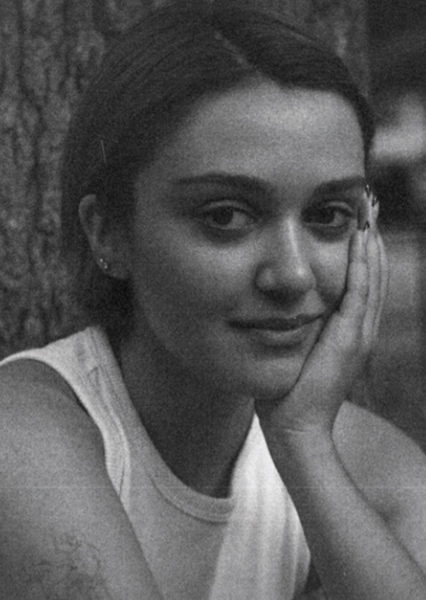 Ariela Barer photo