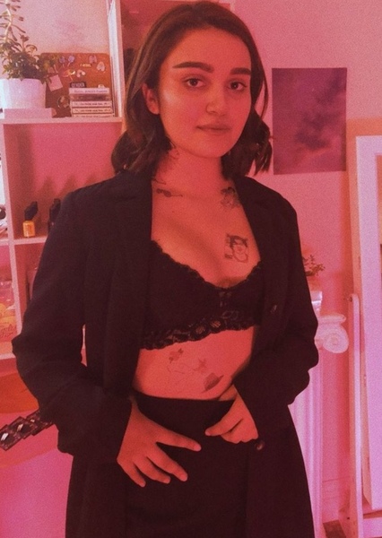 Ariela Barer photo