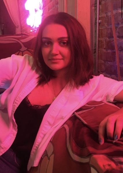 Ariela Barer photo