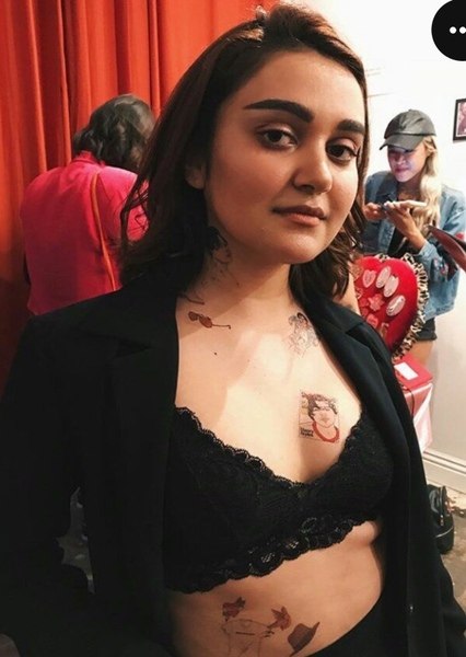 Ariela Barer photo