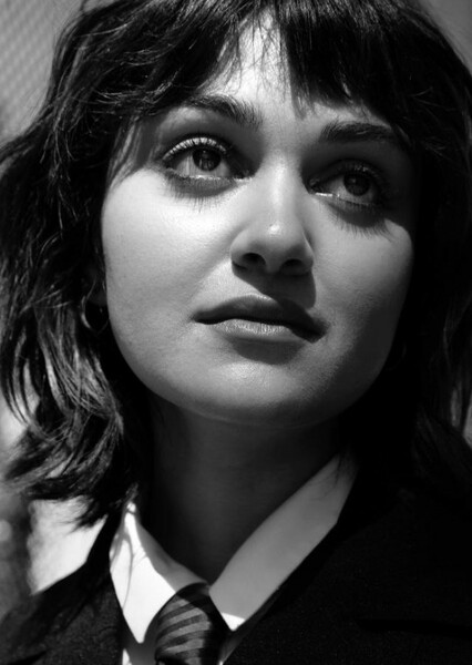 Ariela Barer photo
