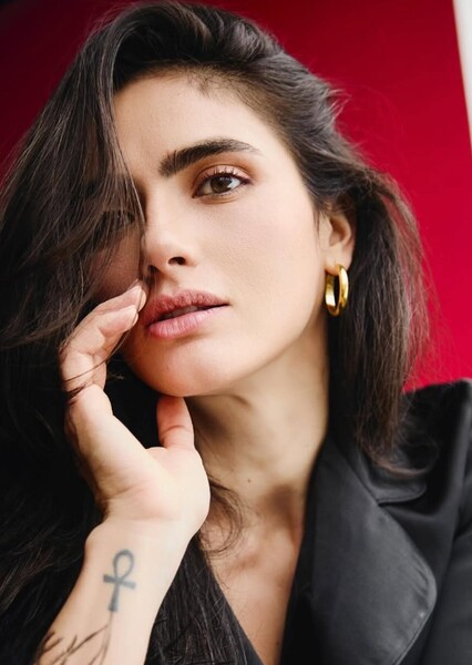 Arienne Mandi photo