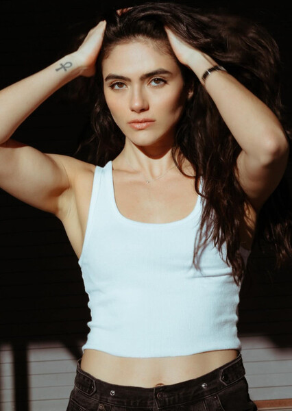 Arienne Mandi photo