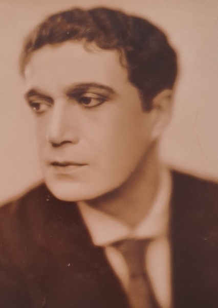 Arthur Edmund Carewe photo