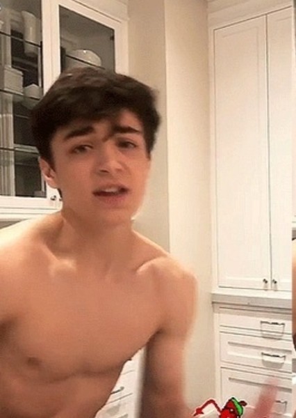 Asher Angel photo