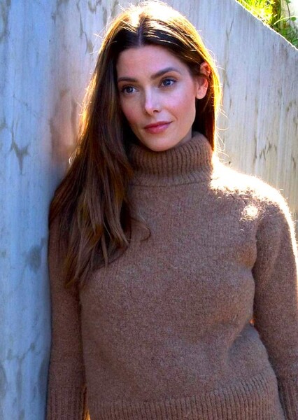 Ashley Greene photo