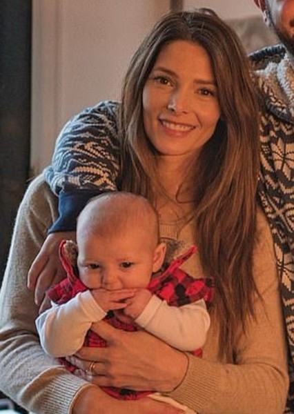 Ashley Greene photo