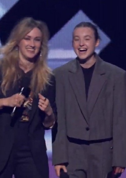 Ashley Johnson and Bella Ramsey photo