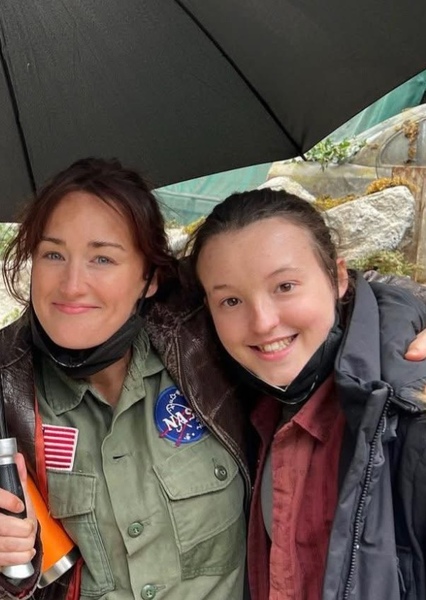 Ashley Johnson and Bella Ramsey photo