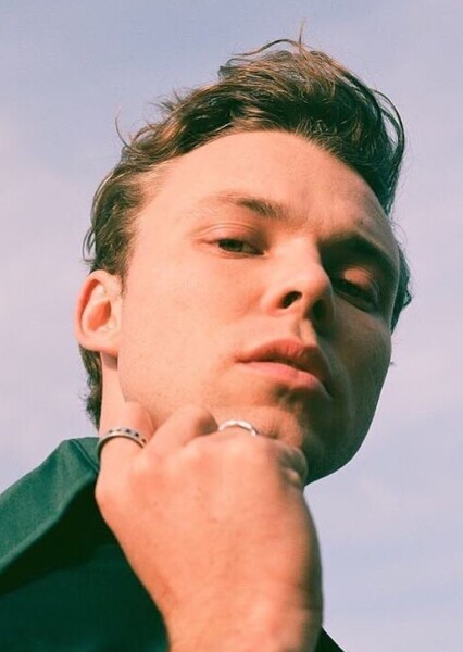 Ashton Irwin photo