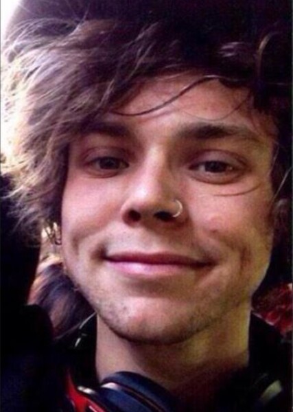 Ashton Irwin photo