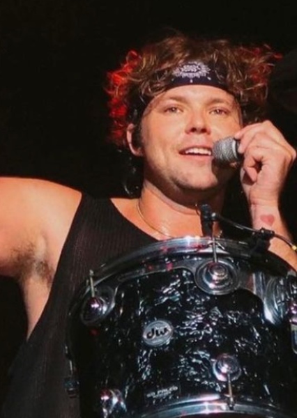 Ashton Irwin photo