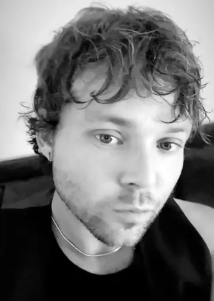 Ashton Irwin photo