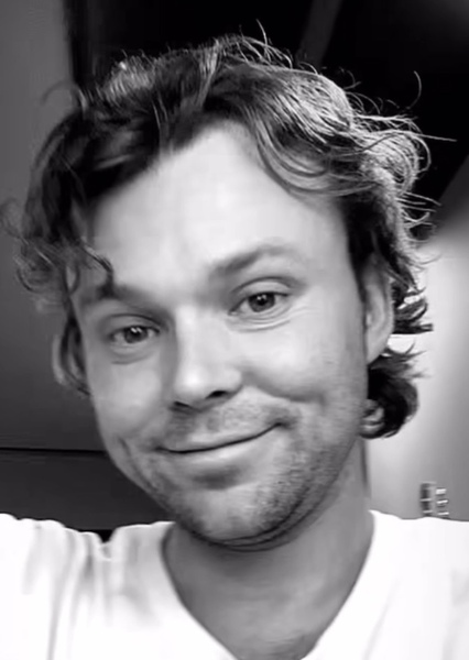 Ashton Irwin photo