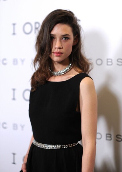 Àstrid Bergès-Frisbey photo