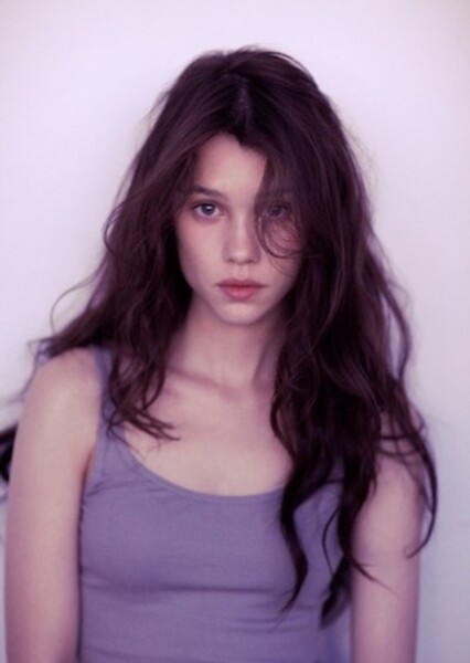 Àstrid Bergès-Frisbey photo