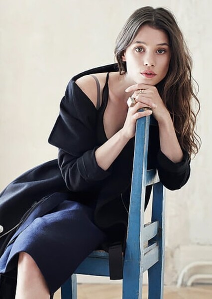 Àstrid Bergès-Frisbey photo