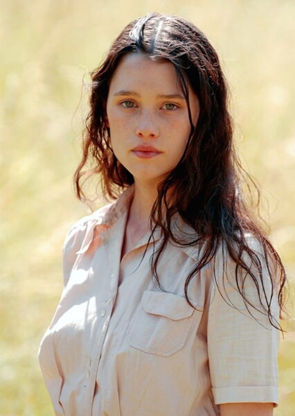 Àstrid Bergès-Frisbey photo