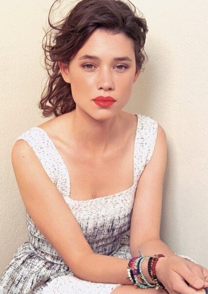 Àstrid Bergès-Frisbey photo