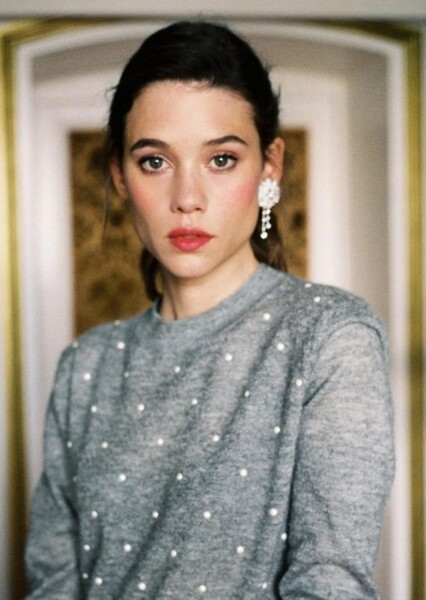 Àstrid Bergès-Frisbey photo