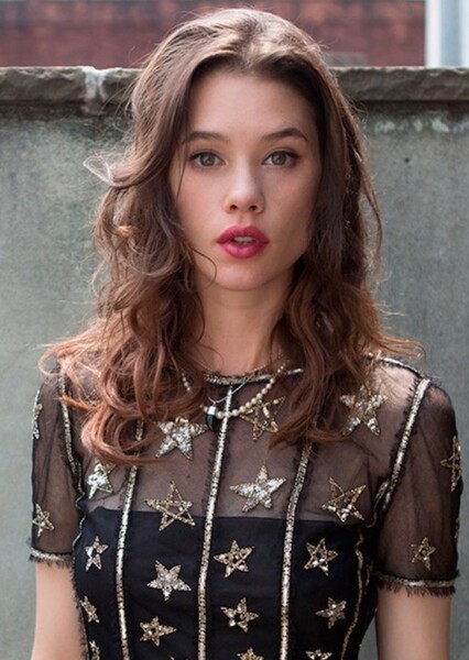 Àstrid Bergès-Frisbey photo