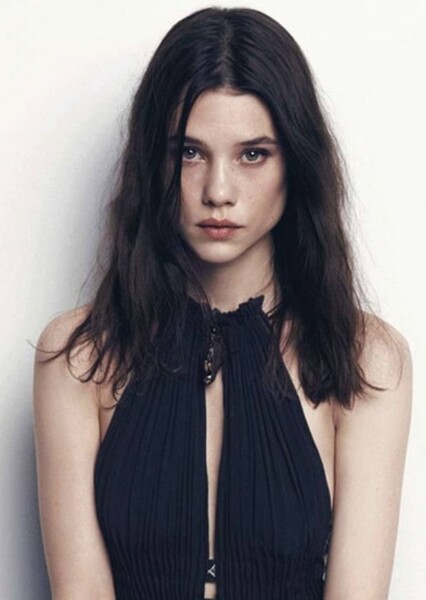 Àstrid Bergès-Frisbey photo