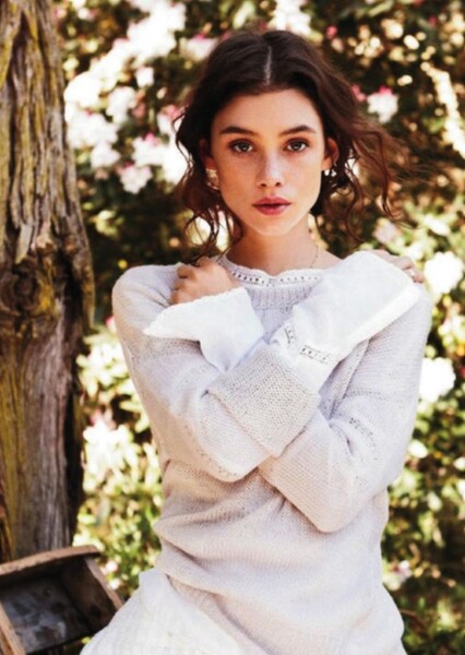 Àstrid Bergès-Frisbey photo