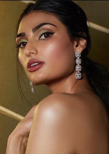 Athiya Shetty photo