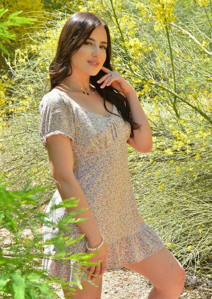 Aubree Valentine photo
