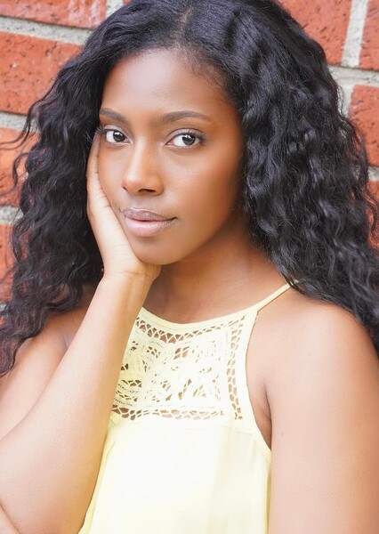 Auri Brown photo