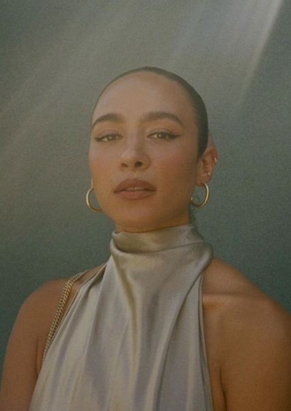 Aurora Perrineau photo