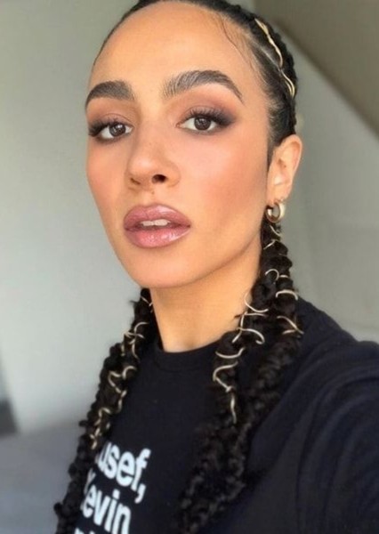 Aurora Perrineau photo
