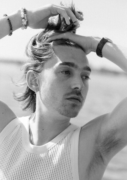 Austin Abrams photo