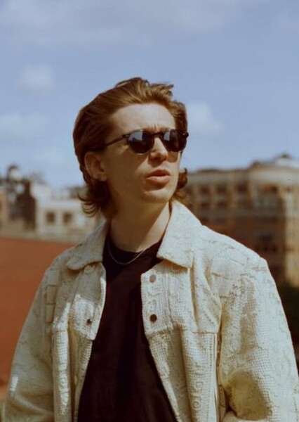 Austin Abrams photo