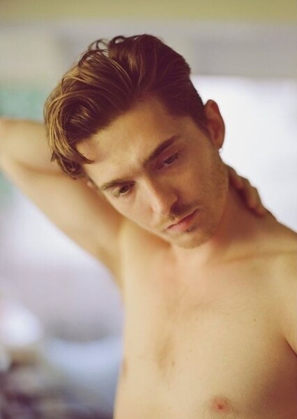 Austin Abrams photo