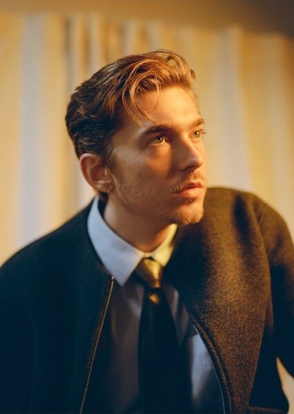 Austin Abrams photo