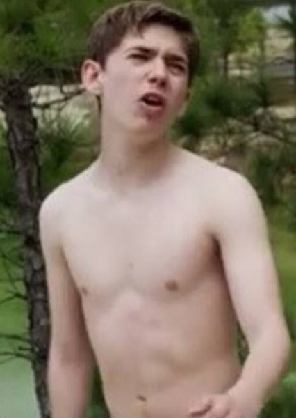 Austin Abrams photo