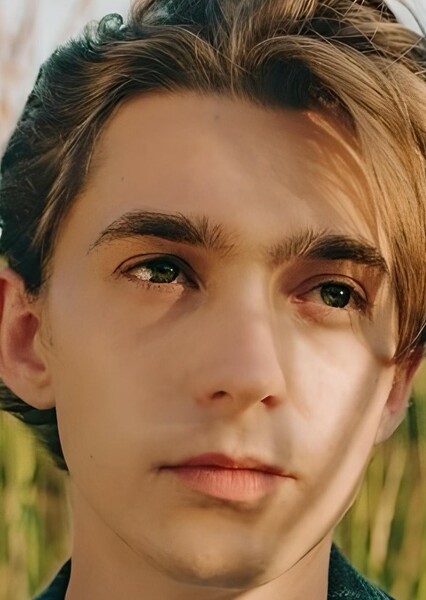 Austin Abrams photo