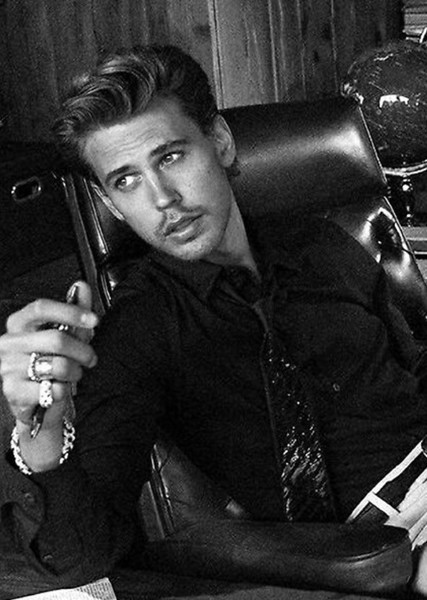Austin Butler as Samuel Sam Ocean in Oceans 1911