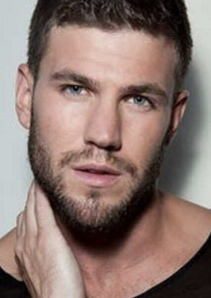 Austin Stowell photo