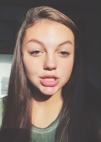 Ava Lovell photo