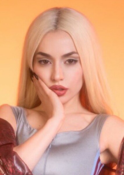 Ava Max photo