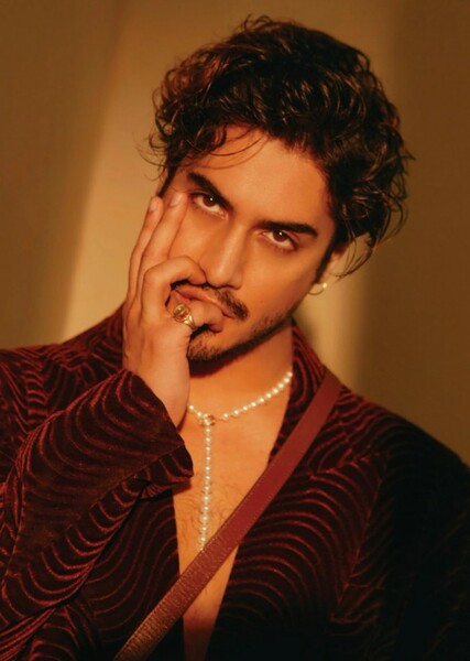 Avan Jogia photo