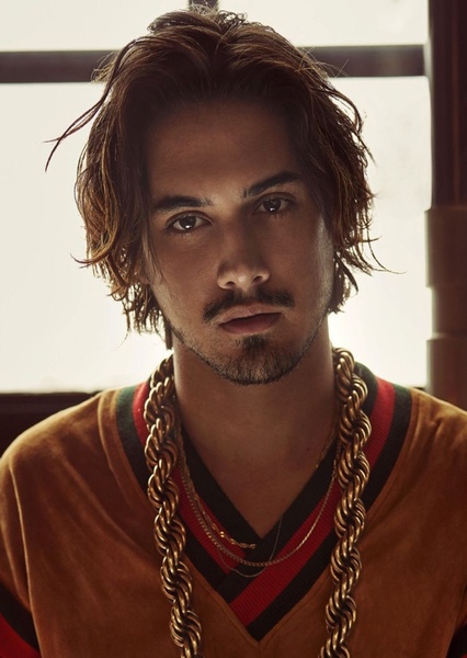 Avan Jogia photo