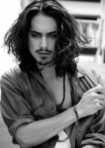 Avan Jogia photo