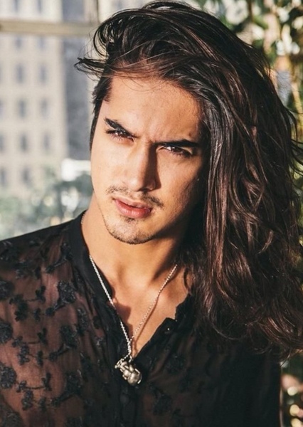 Avan Jogia photo