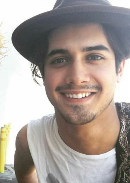 Avan Jogia photo