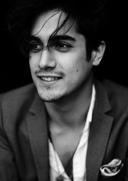 Avan Jogia photo